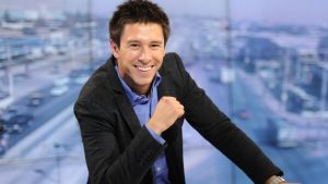 Panelista del matinal "Hola Chile" anunció que será padre con foto muy tierna