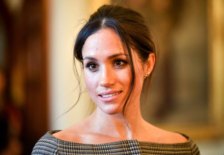¿Rompiendo el protocolo? Meghan Markle reaparece en evento benéfico con sexy atuendo