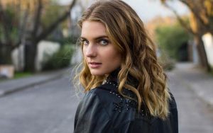 Mira las hermosas postales de Josefina Montané en Europa