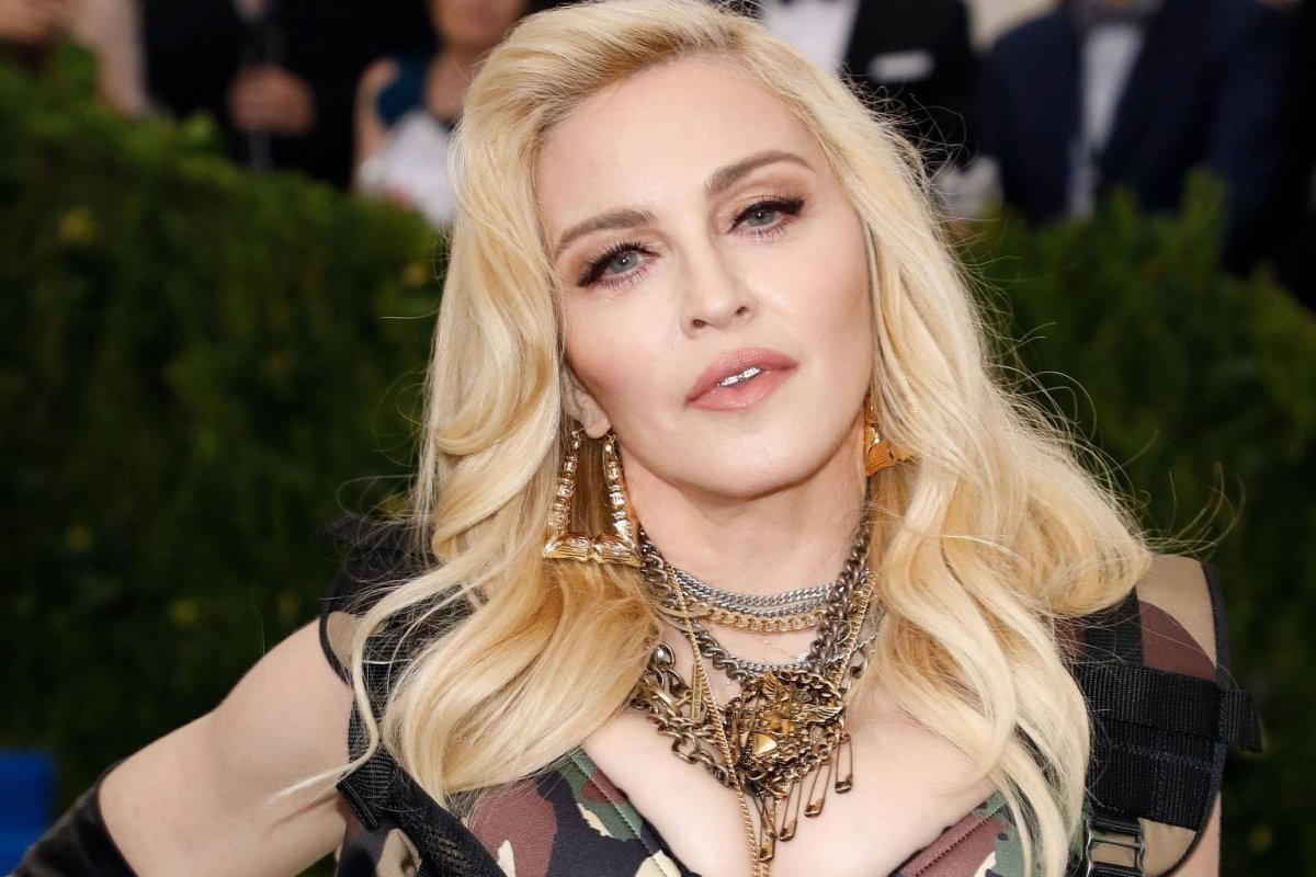 Madonna impacta en redes sociales con fotografía semidesnuda a sus 60 años