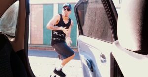 ¡El #KikiChallenge no se acaba! hacen uno en camioneta del Padre Alberto Hurtado