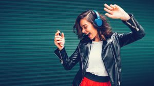 ¡A bailar! Estas son las canciones más escuchadas en Spotify este invierno