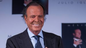 Julio Iglesias se niega a realizarse prueba de ADN ante reclamo de paternidad