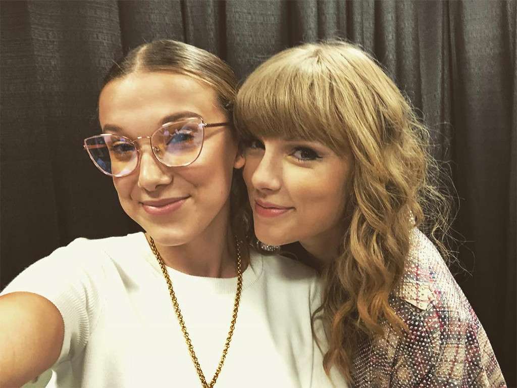 Millie Bobby Brown se luce cantando como Taylor Swift