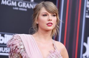 Taylor Swift y su novio tienen romántica cita en público