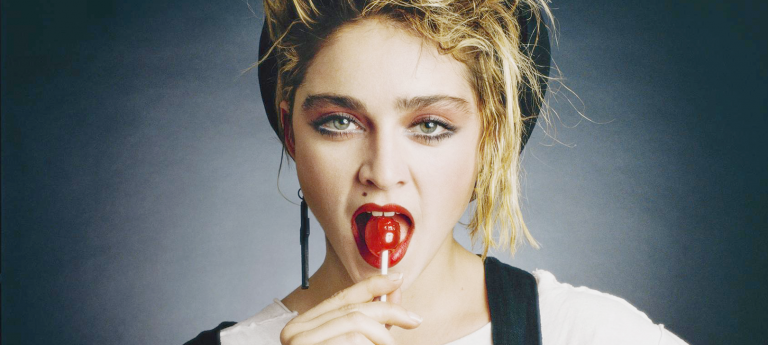 ¡Imperdible! Blondie celebra los 60 años de Madonna con desfile de moda