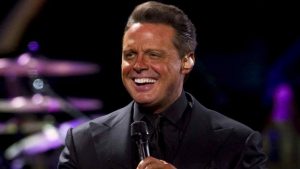 Las críticas que ha recibido Luis Miguel por el parecido de su nueva novia con su hija