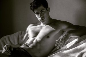 Conoce al guapo odontólogo que representará a Chile en "Mister Mundo 2018"