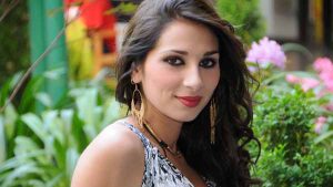Perla Ilich generó intenso debate por fotografía de su hija maquillada