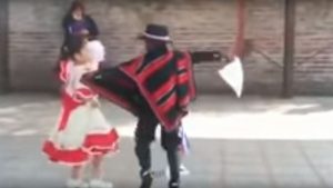Niño haitiano ganó concurso escolar con este notable pie de cueca