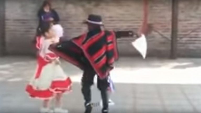 Niño haitiano ganó concurso escolar con este notable pie de cueca