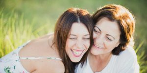 ¡Aww! Estudio revela el secreto para que nuestras madres vivan más tiempo