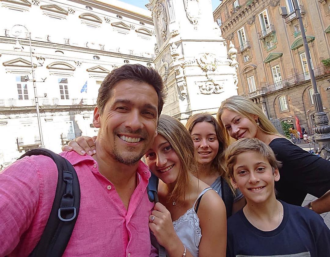 ¿Manito de guagua? Rafa Araneda pasó susto en vacaciones familiares por Europa