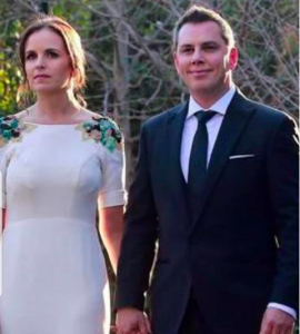 Las románticas postales de la luna miel de José Miguel Viñuela