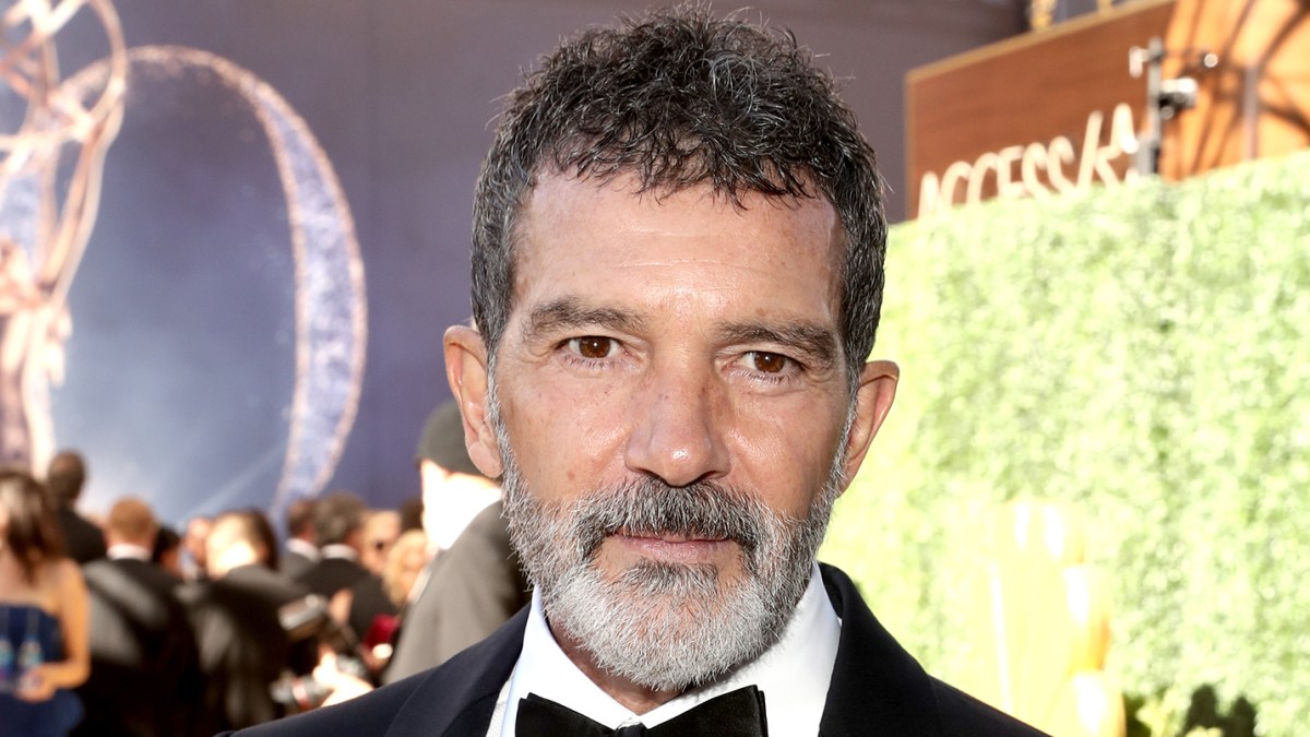 Antonio Banderas llama la atención en Premios Emmy por su particular manera de aplaudir