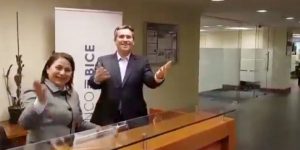 "Venta pa' acá, fírmame acá", curioso video de trabajadores del Banco Bice se hace viral