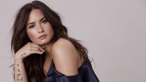 ¡Bella! Demi Lovato muestra el paso a paso de su nuevo corte de cabello