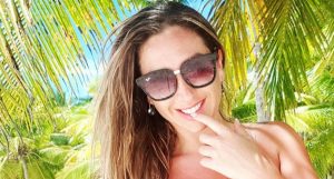 Nicole "Luli" Moreno hace notar su candidatura para "Reina de la Patria" desde el Caribe con sensual postal