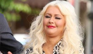 Evita cirugías: Ejercicios para eliminar la papada