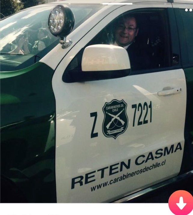 Denuncian a encargado de Seguridad de la Gobernación de Llanquihue por usar patrulla policial para su foto de Tínder