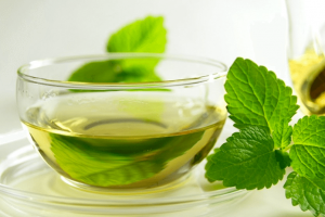 Prepara esta infusión de hierbabuena y baja de peso