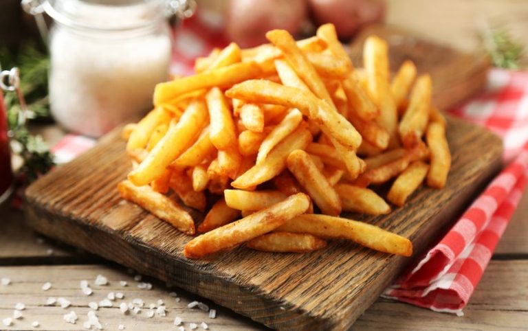Estudio revela cuántas papas fritas se pueden comer por porción