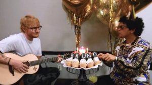 Mira el gracioso video donde Ed Sheeran le canta "Cumpleaños Feliz" a Bruno Mars