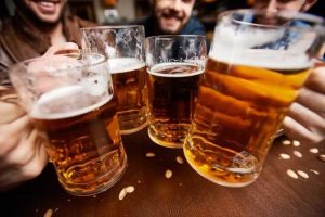 ¡Reconocida cadena de restaurantes regalará 500 cervezas en el Día Mundial del Schop!