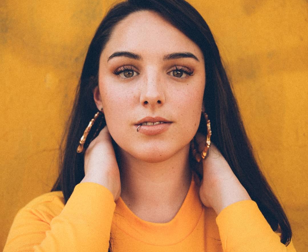 Modelo Antonia Larraín pone en evidencia a usuario que se burló de su cuerpo