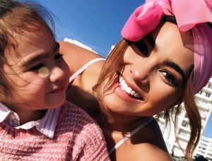 Camila Recabarren enternece las redes con fotos de su infancia