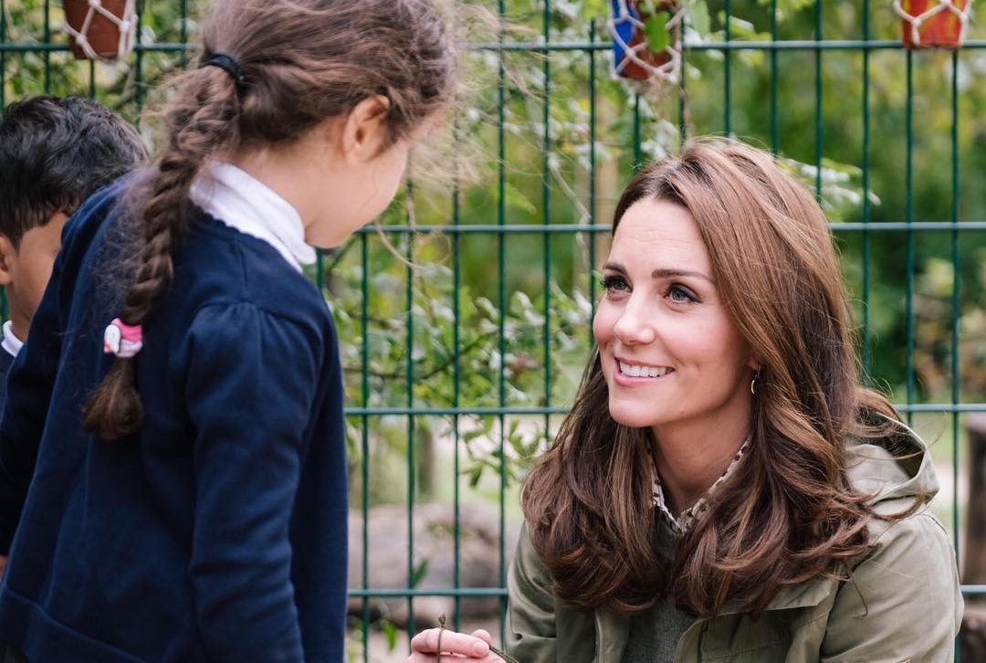 La tierna respuesta de Kate Middleton a niña que le preguntó por qué le tomaban fotos