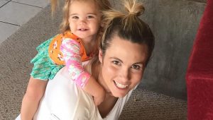 Mamá saca aplausos por redes sociales al contestar la crítica de por qué no se arregla como antes