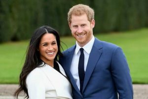 Meghan Markle se luce con "sexy" vestido rompiendo así el protocolo de vestuario