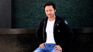 La tierna foto de Benjamín Vicuña posando con su "superhéroe favorito"