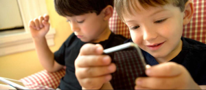 Consejos para que las pantallas no afecten la vista de tus hijos