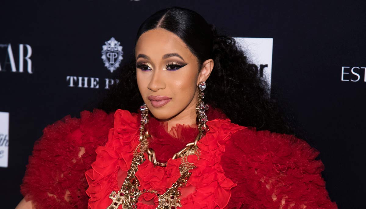 ¿Se excedió? Cardi B se entrega a la policía por pelea en club nocturno