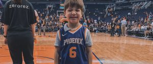 Terminó en final feliz: Niño que terminó celebrando su cumpleaños solo conoció a sus ídolos de la NBA