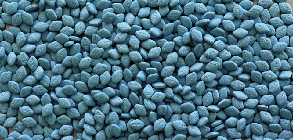 Anciano pintó píldoras de paracetamol para venderlas como viagra