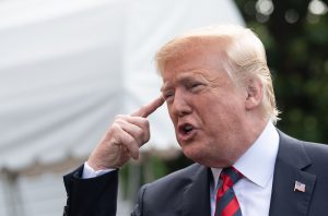 "Tú nunca piensas": El insulto de Trump a una periodista durante una conferencia de prensa