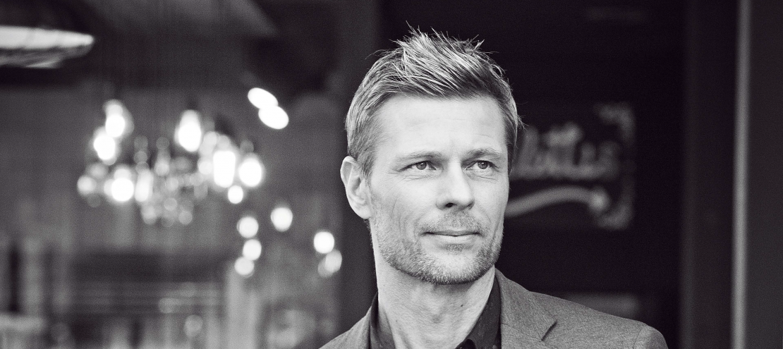 Jurado de "Rojo" impacta en redes sociales con fotos de su "marcada" figura