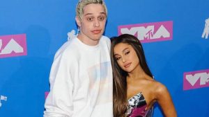 Ariana Grande le devolvió el anillo de compromiso a Pete Davidson