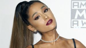 Ariana Grande estrenó radical cambio de look: le dijo adiós a su cola de caballo