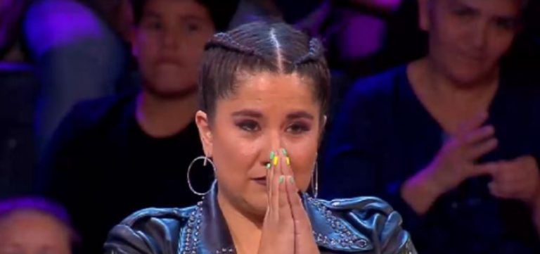 Por esta razón Carolina Soto rompió en llanto en pleno programa de "Rojo"