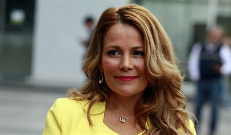 Cathy Barriga sorprendió dando los "buenos días" con foto en pijama y ropa interior