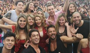 La alcaldesa no se resistió: Cathy Barriga se unió al baile en lanzamiento de la gira de Mekano en Maipú