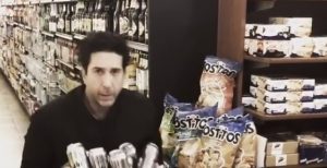 ¡Se pasó! Actor de "Friends" parodia vídeo del delincuente inglés que es igualito a él