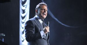 Luis Miguel habría golpeado a sonidista en pleno concierto