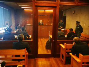 Flor de docente: Profesor es acusador de golpear a nueve alumnos