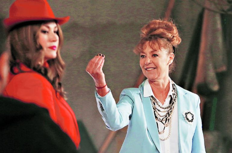 "La Reina de Franklin" comenzó sus grabaciones con fiesta vecinal