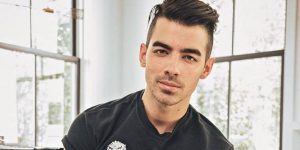 Joe Jonas celebra Halloween con un particular disfraz
